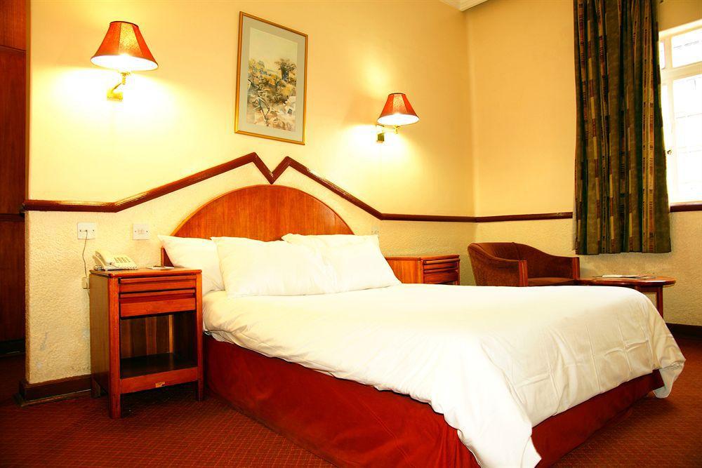 New Ambassador Hotel Harare Kültér fotó