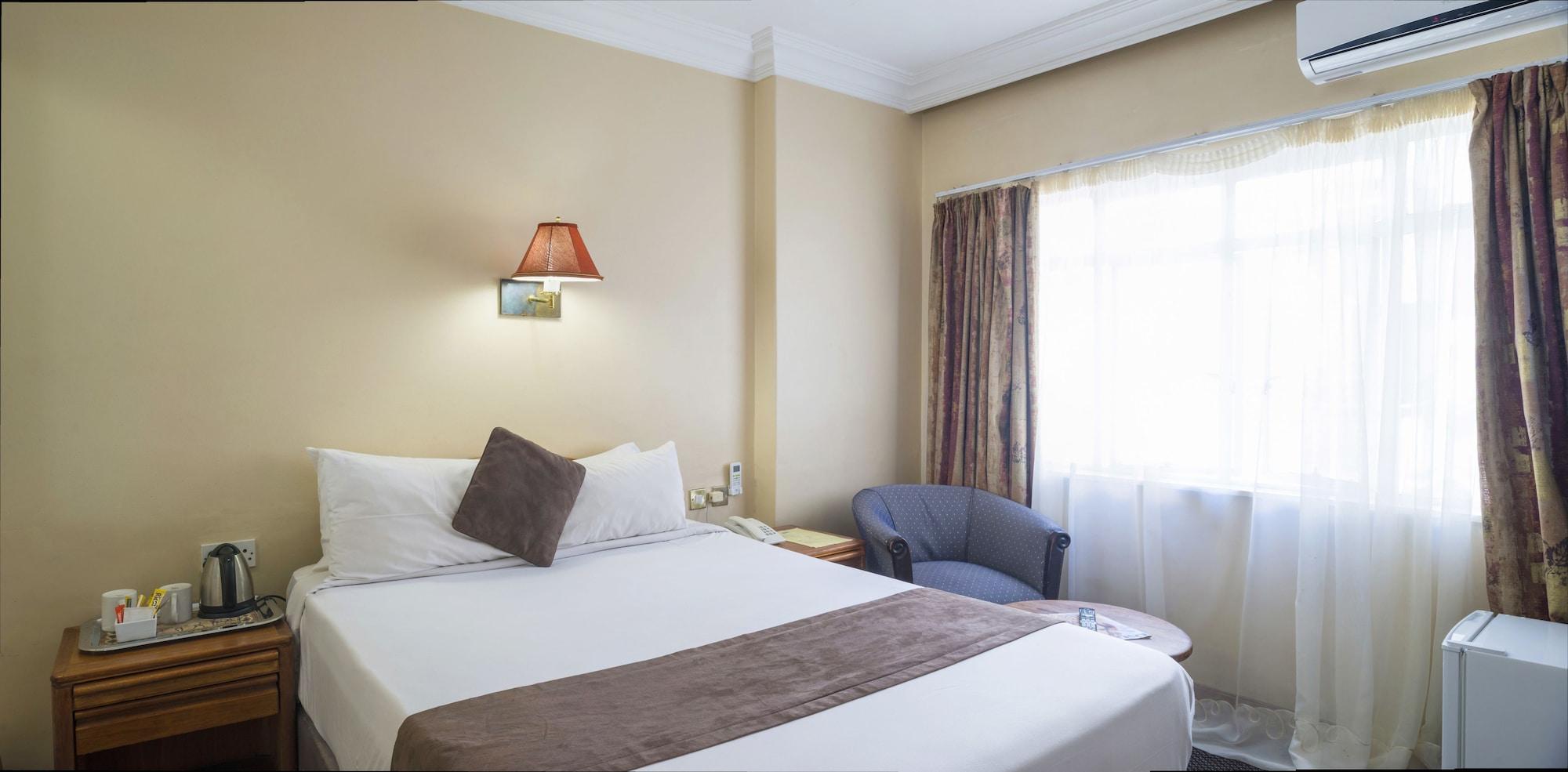New Ambassador Hotel Harare Kültér fotó