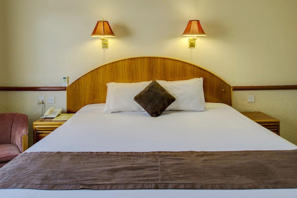 New Ambassador Hotel Harare Kültér fotó