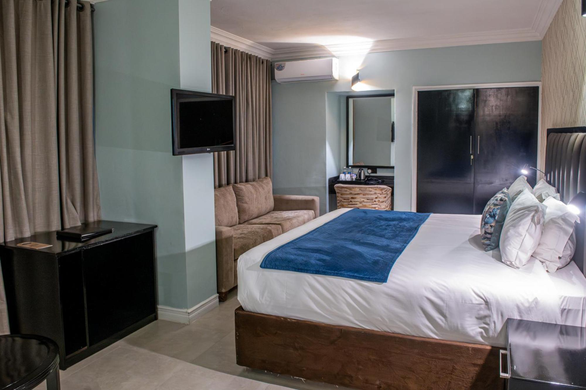 New Ambassador Hotel Harare Kültér fotó