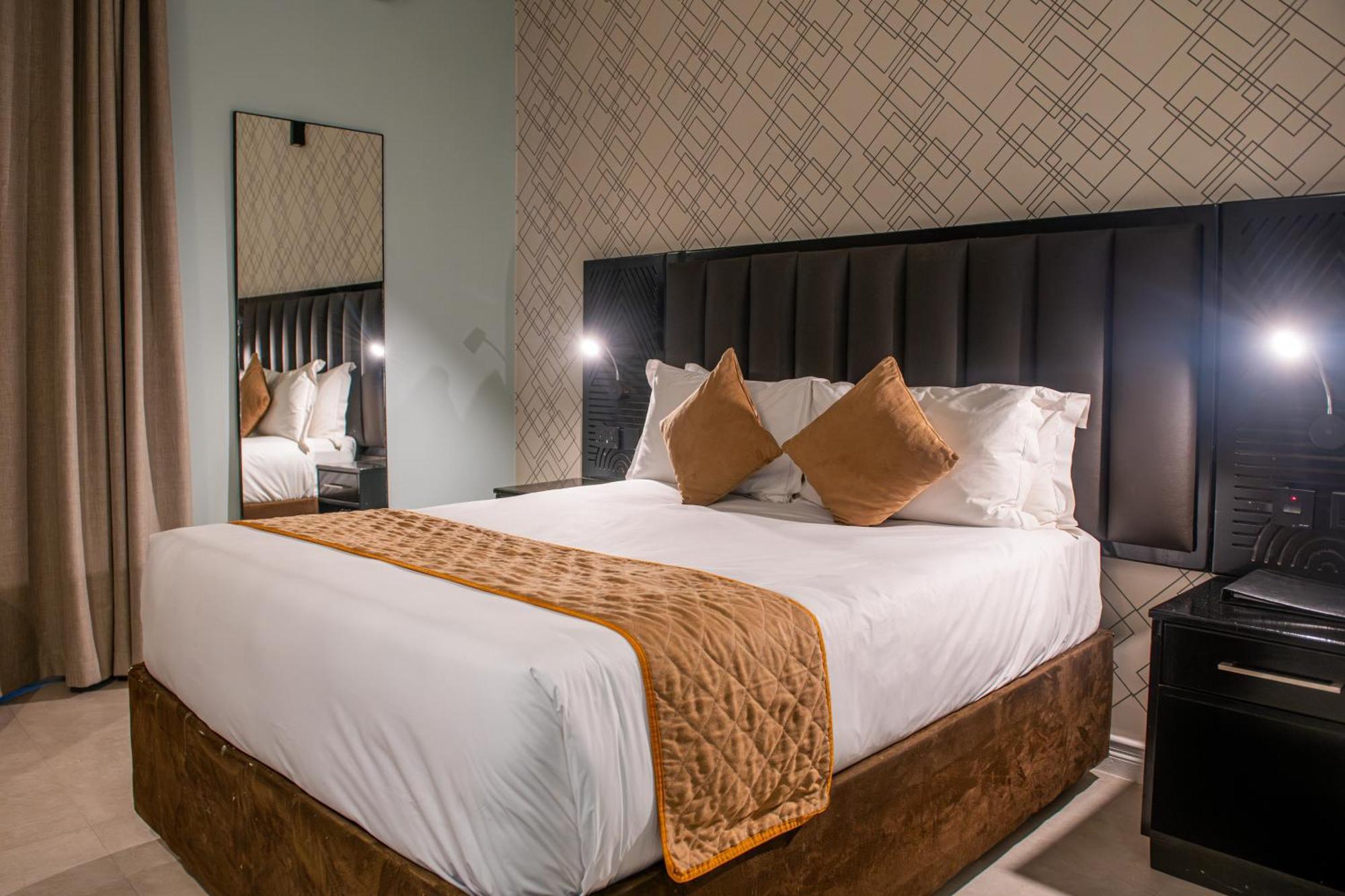 New Ambassador Hotel Harare Kültér fotó
