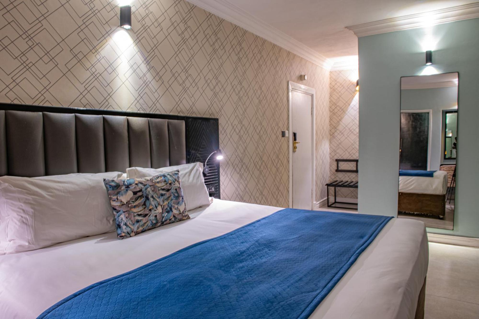 New Ambassador Hotel Harare Kültér fotó