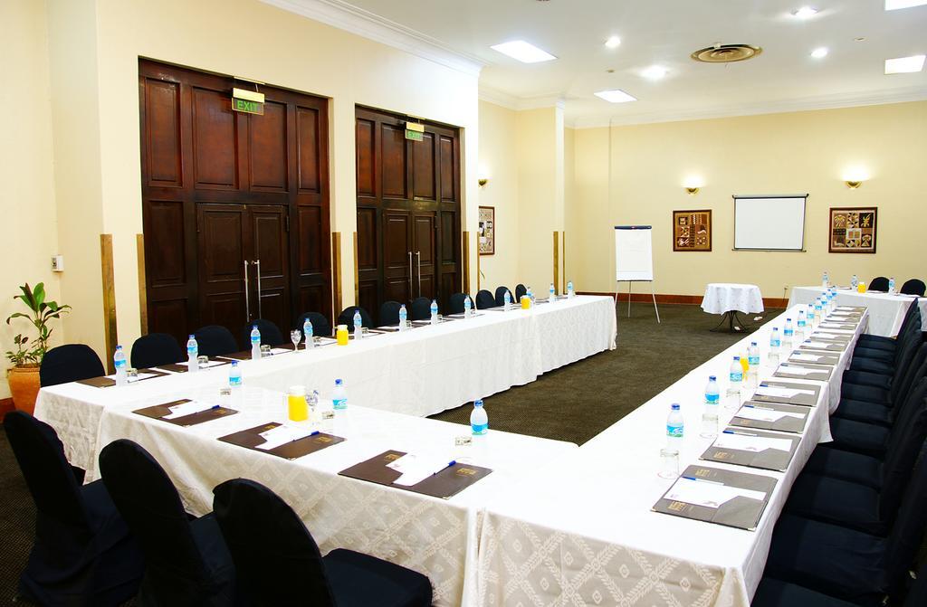 New Ambassador Hotel Harare Kültér fotó
