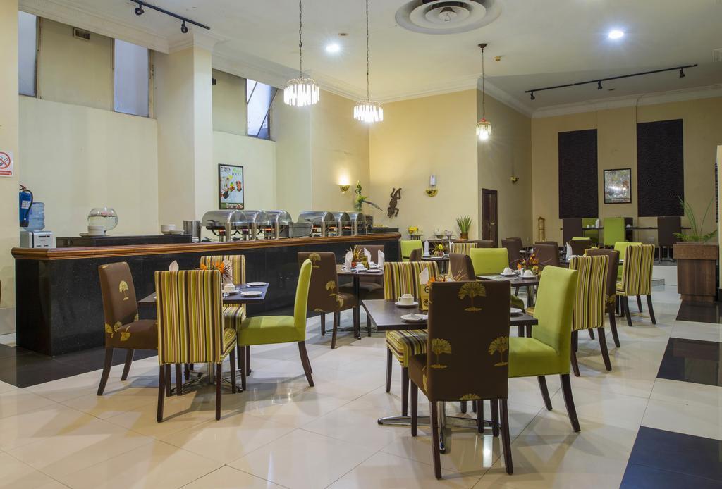 New Ambassador Hotel Harare Kültér fotó