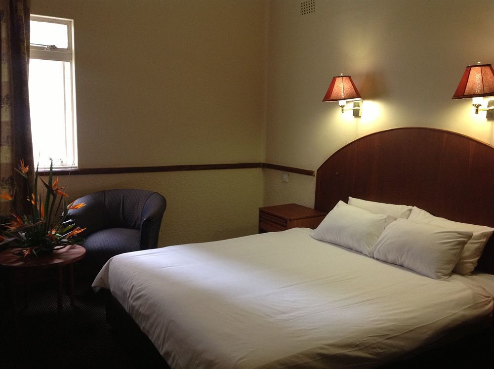 New Ambassador Hotel Harare Kültér fotó