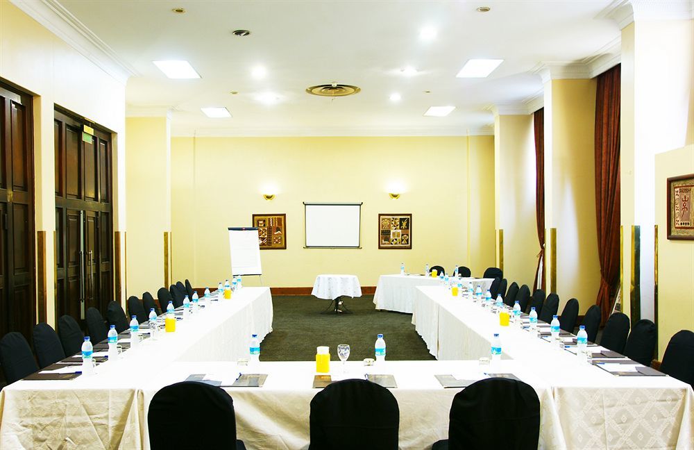 New Ambassador Hotel Harare Kültér fotó